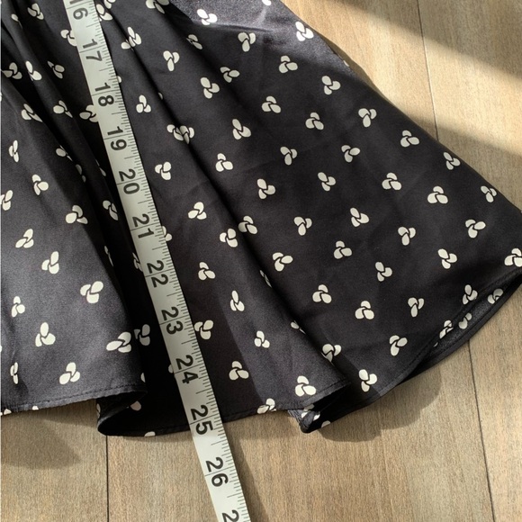 NWOT Lewit 100% silk shark bite ruffle v-neck blouse top black white size small - Picture 4 of 5